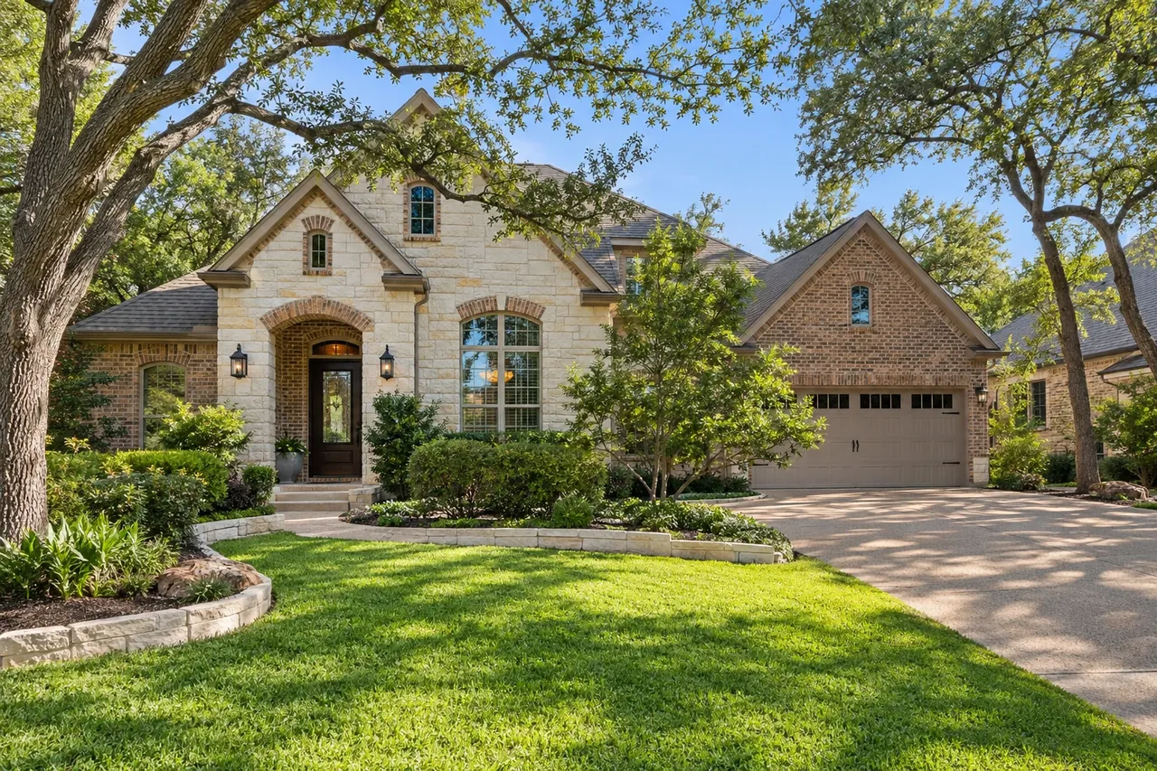 Limestone and brick home in Georgetown near the San Gabriel River