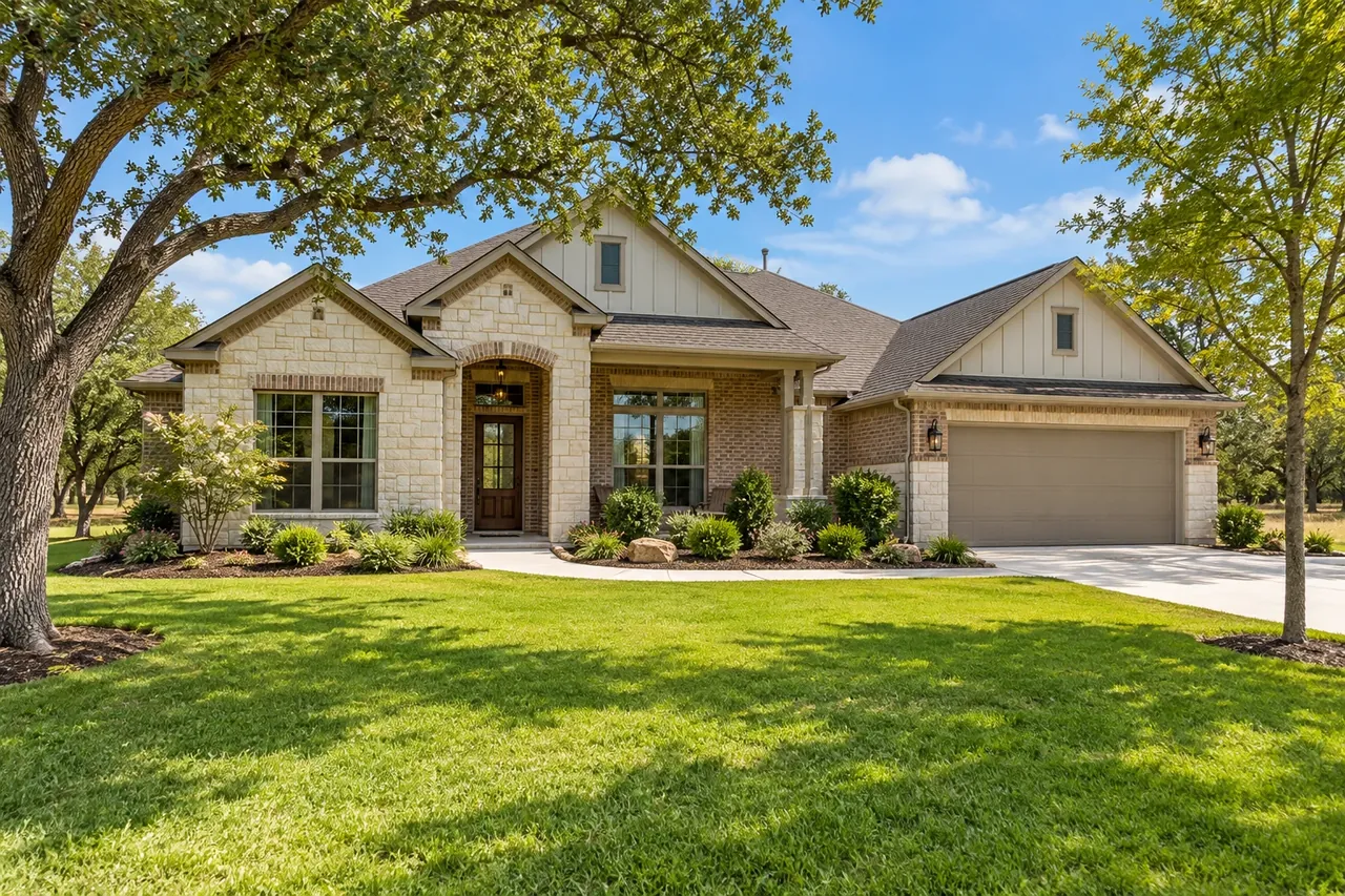 Newer home on flat prairie land at Paloma Lake